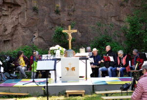 Open-Air-Taufgottesdienst im Steinbruch in Guldental
